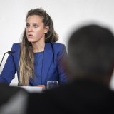 La conseillère d'Etat Franziska Biner a présenté un budget 2026 de l'Etat du Valais quasiment à l'équilibre. KEYSTONE/CYRIL ZINGARO